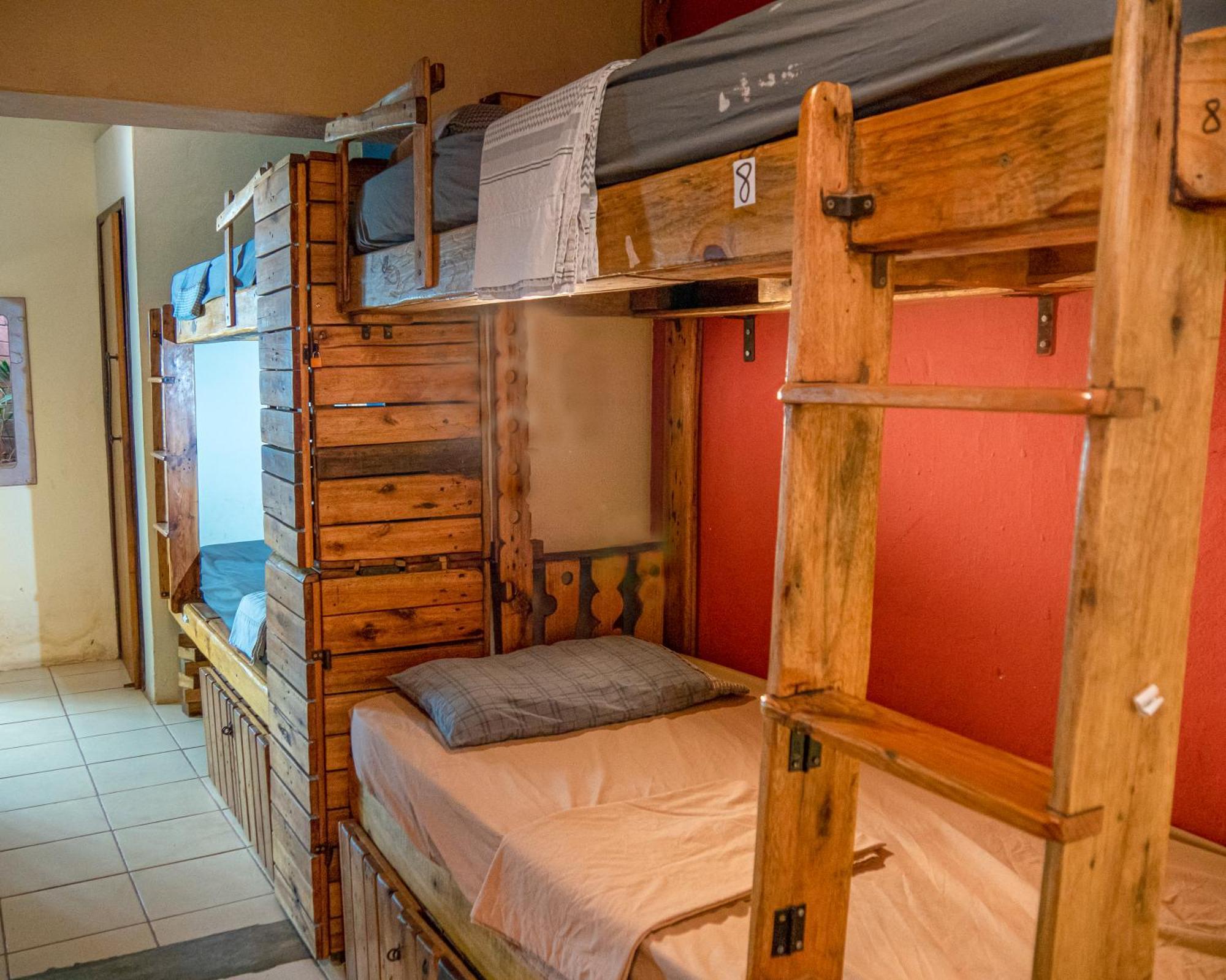Chapada Backpackers Hostel Agencia Ленсойс Экстерьер фото